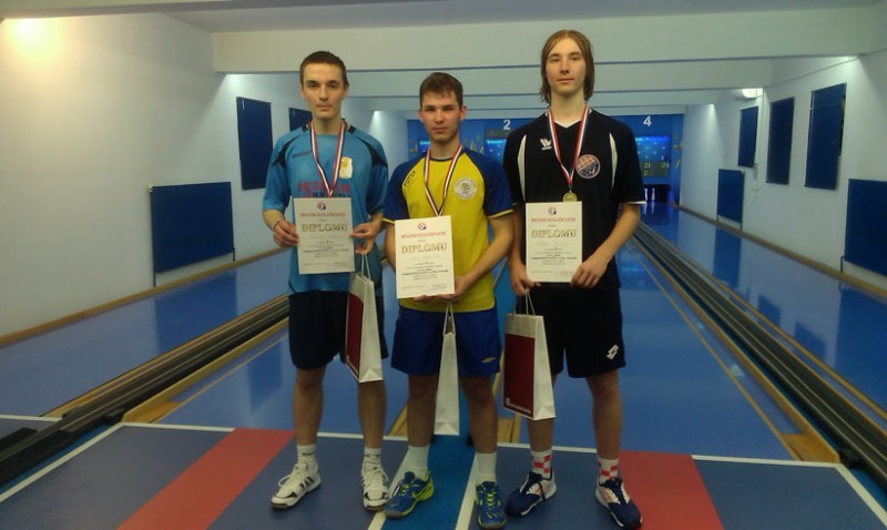 http://kuglanje-sb.com/news/uploads/PH-U-18-Ozalj-Prva_trojicajpg.jpg