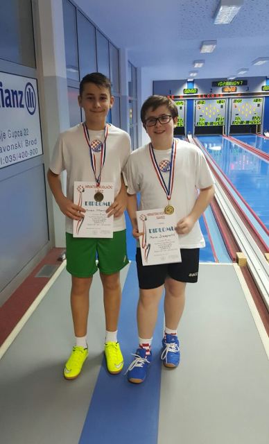http://kuglanje-sb.com/news/uploads/Sven_i_Mario_prvaci_U-14.jpg