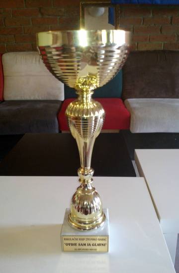 http://kuglanje-sb.com/news/uploads/pehar_za_kugla%C4%8Dki_kup_Zvonko_Bari%C4%87.jpg